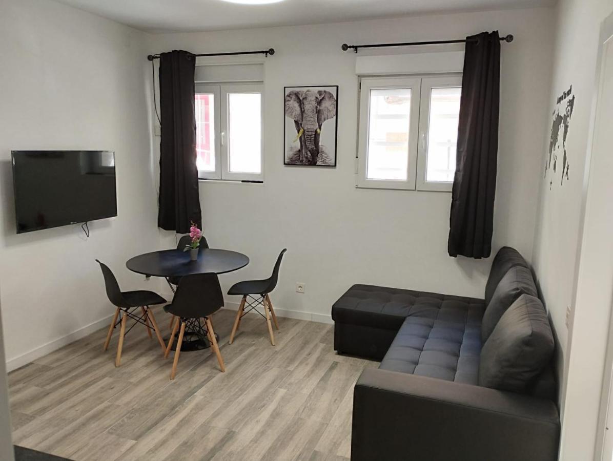 Apartamento Blanco Y Negro En El Centro Alicante Esterno foto