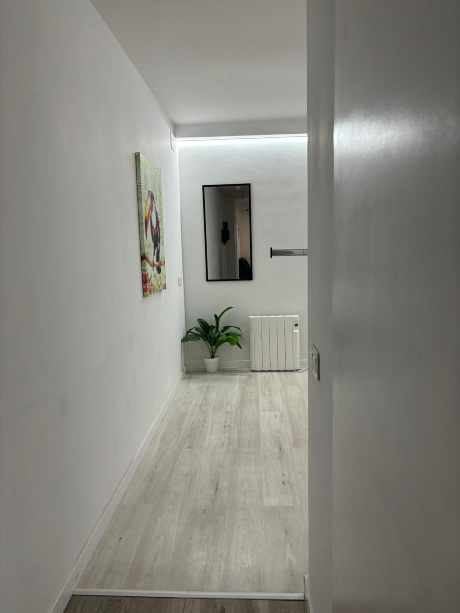 Apartamento Blanco Y Negro En El Centro Alicante Esterno foto