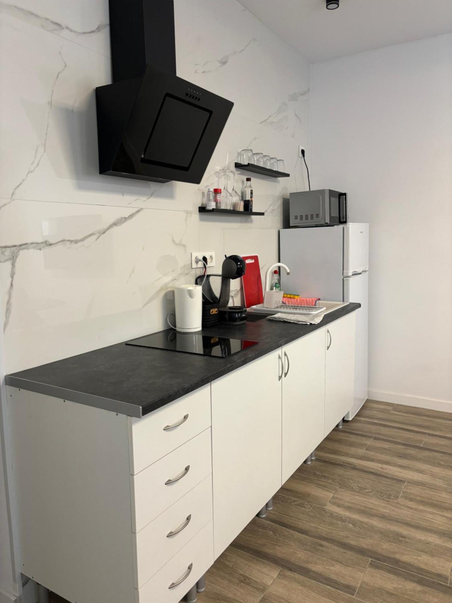 Apartamento Blanco Y Negro En El Centro Alicante Esterno foto