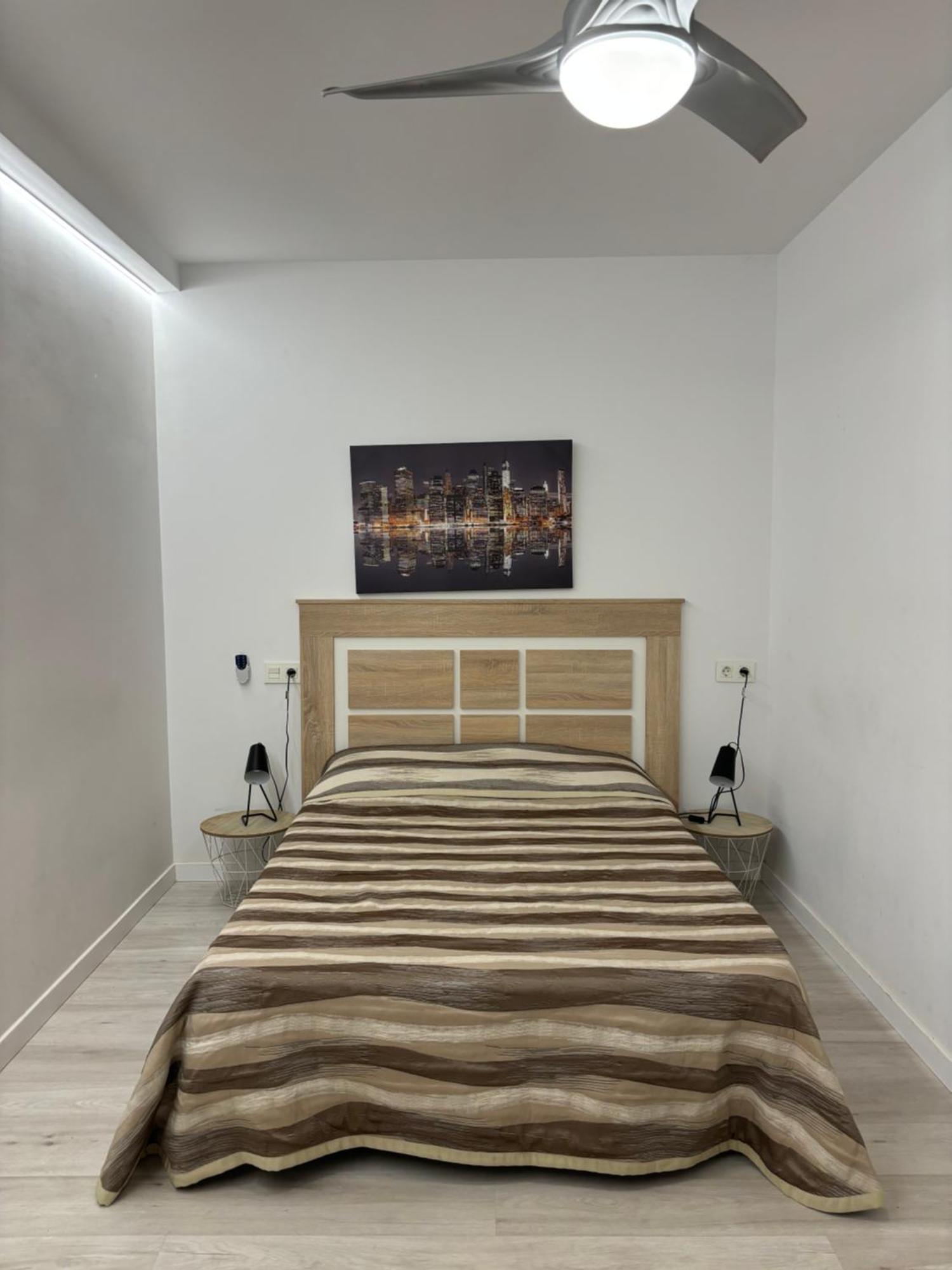 Apartamento Blanco Y Negro En El Centro Alicante Esterno foto