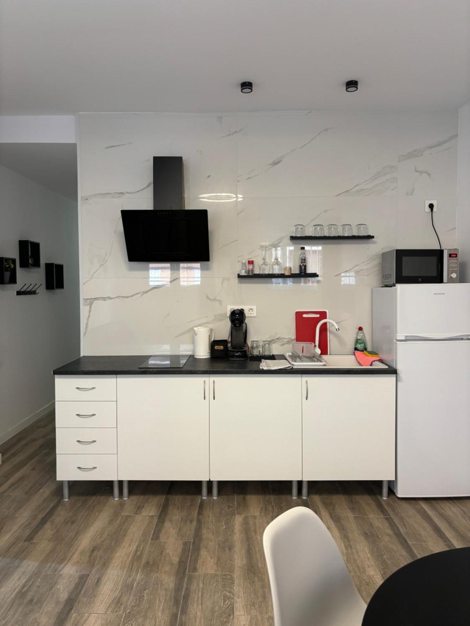 Apartamento Blanco Y Negro En El Centro Alicante Esterno foto